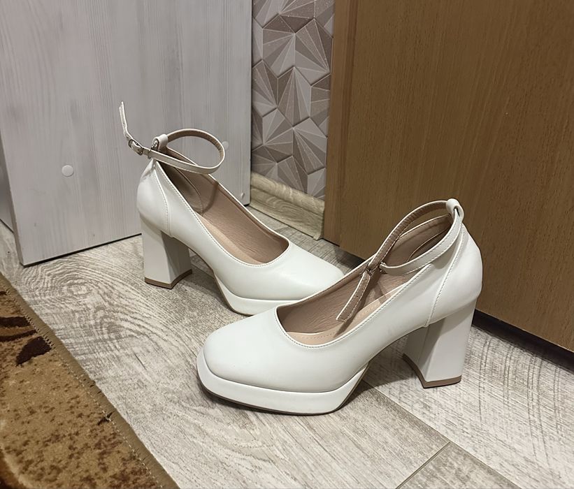 Білі туфлі 41 розмір