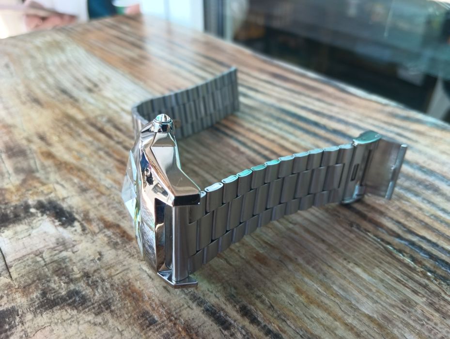 Стильний годинник  Chronotech