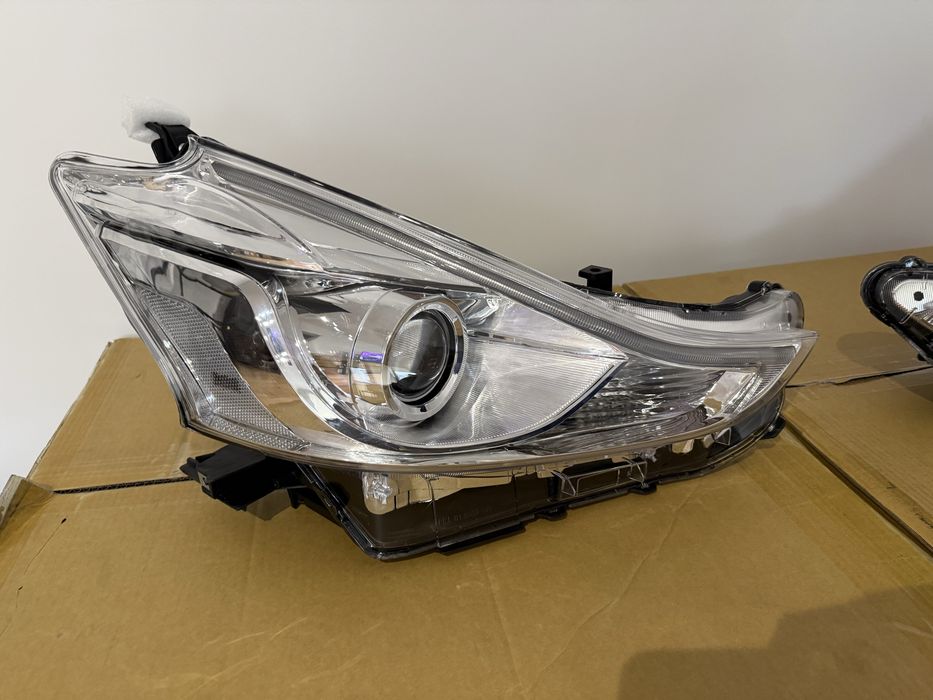 Lampa przednia przod Prius Plus lift full led nowa europa