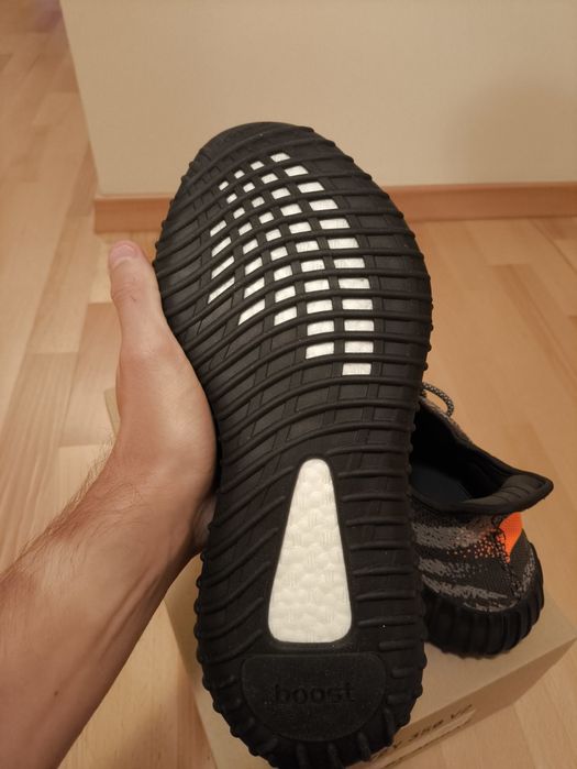 Yeezy boost 350 v2 Carbon Beluga 44