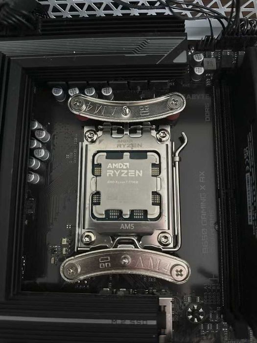 AMD Ryzen 7 7700X – AM5 – 8 núcleos – como novo