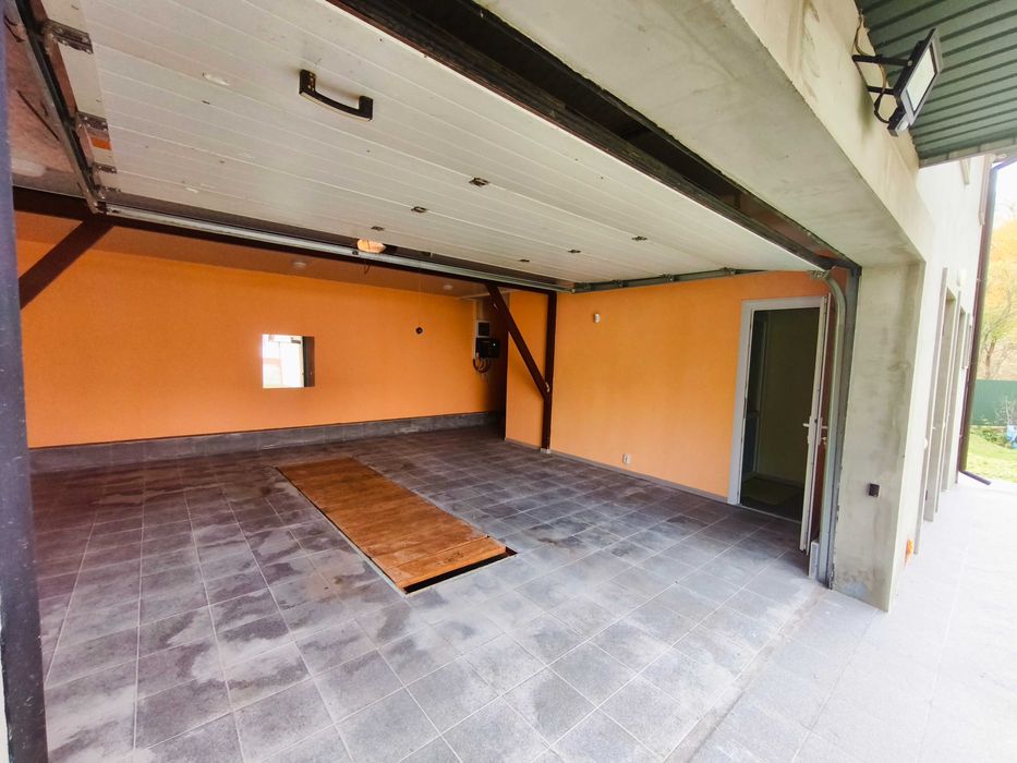 Продаж заміського будинку