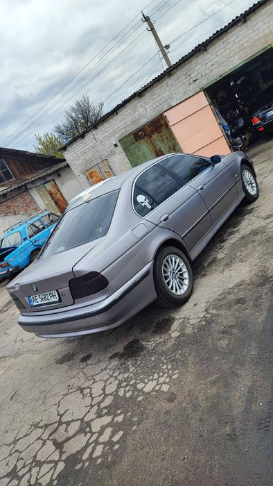 Автомобіль Bmw e39