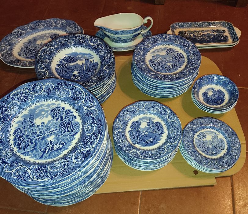 Conjunto de 82 peças de  Enoch Wedgwood Tunstall de 1965