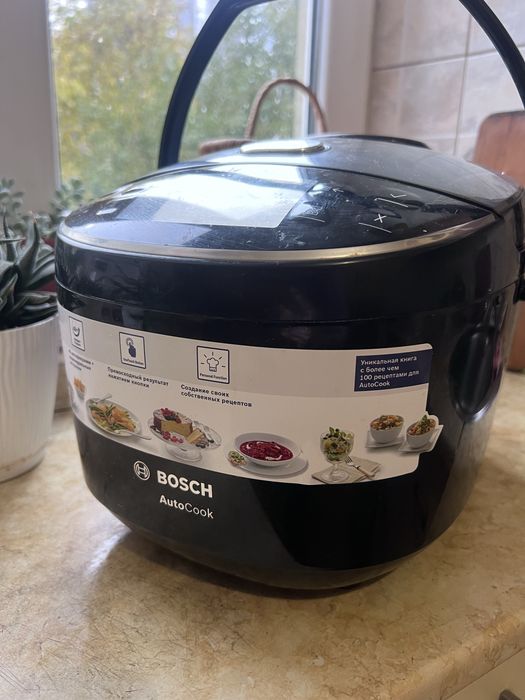 Мультиварка Bosch MUC22B42RU робоча