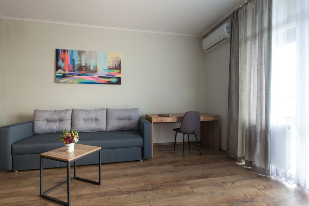 Житло квартира подобово центр новобудова парковка  з балконом АВАЛОН !