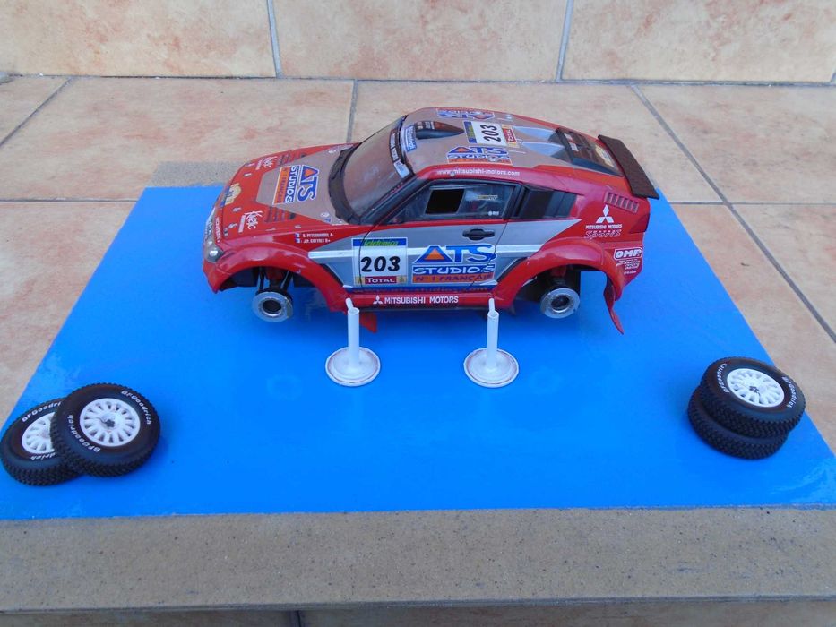 Mitsubishi Pajero Rallye Dakar 1:18 Diorama Pit Stop