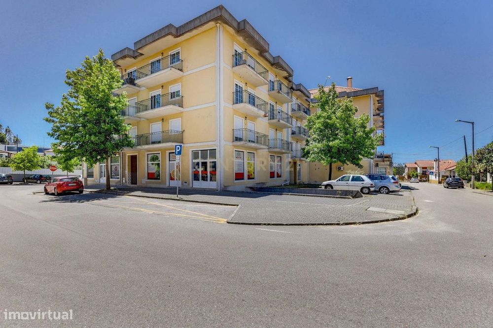 Loja em Leiria - Urbanização Telheiro - 124m2