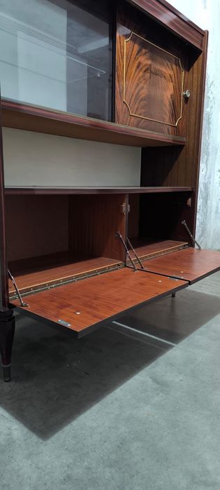 MÓVEL Aparador buffet de raiz de Nogueira Art Déco. madeira folheado.