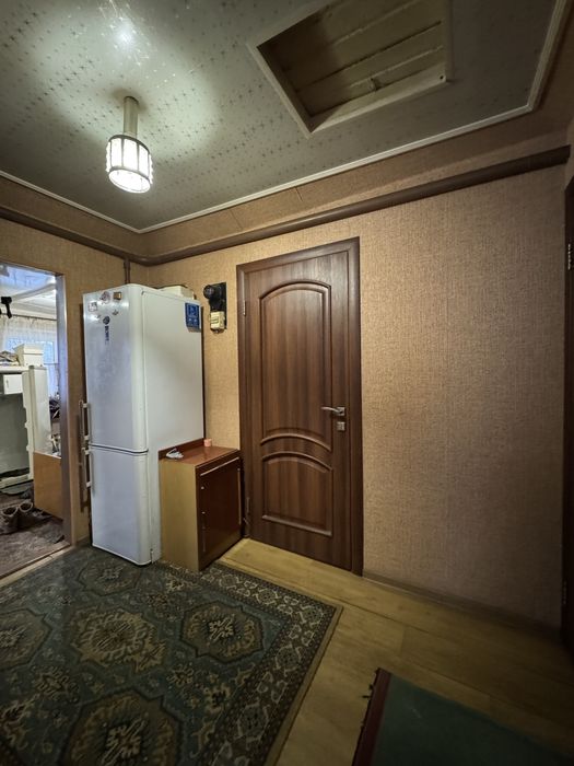 Ліжкомісце  в кімнаті будинку район 12 школи 2000