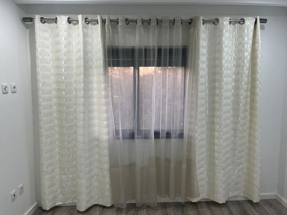 Cortinados sala e cozinha