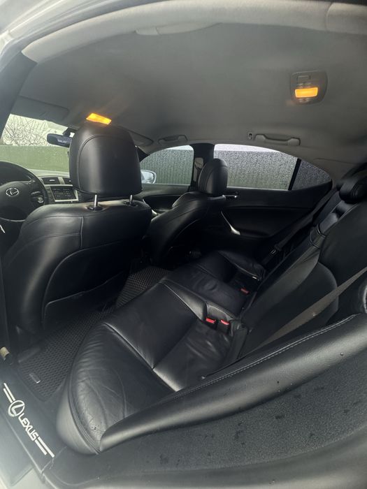 Lexus is 220 d авто 10/10