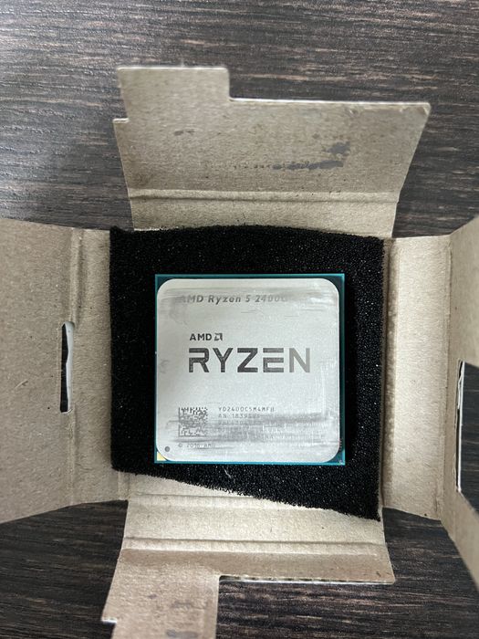 Процесор AMD Ryzen 5 2400G