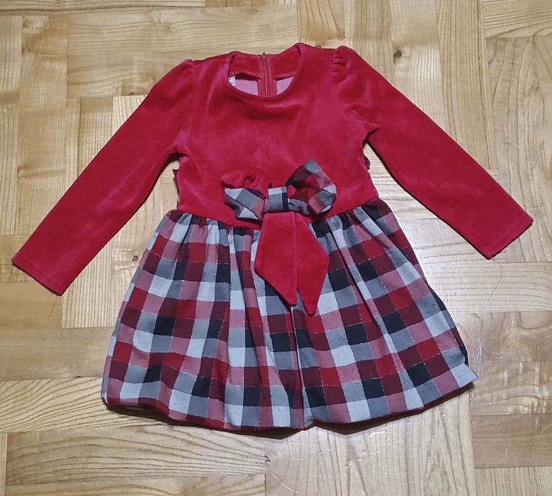 Używana dziewczęca sukienka świąteczna 98