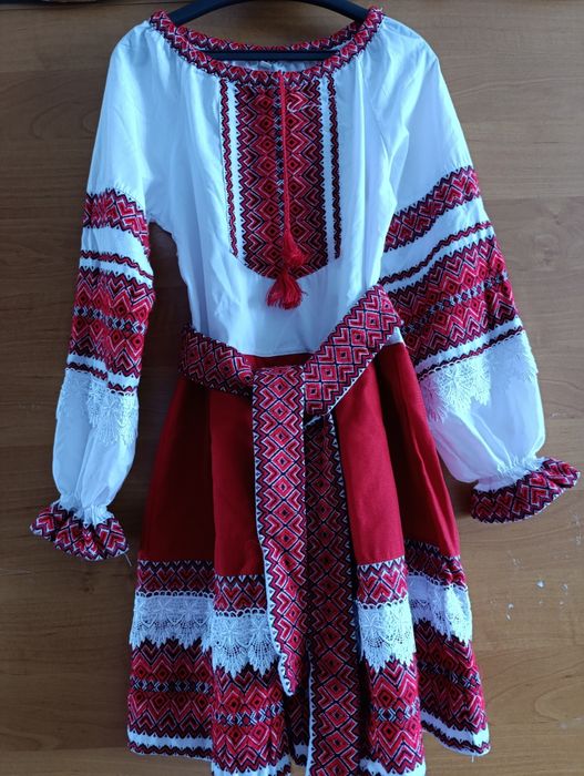 Sukienka haftowana dla dziewczyny