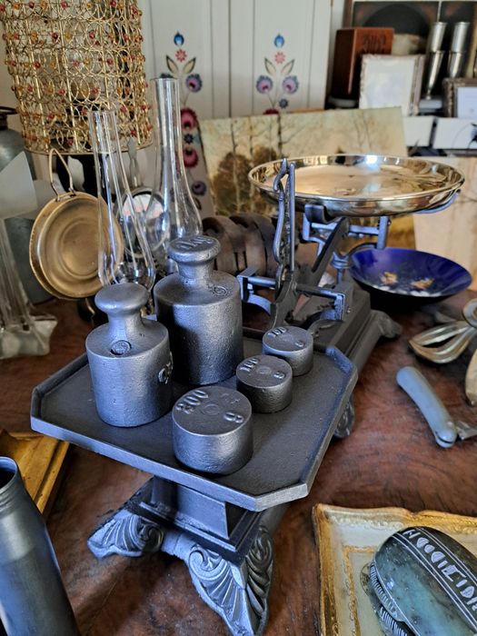 Waga stara żeliwna z ciężarkami