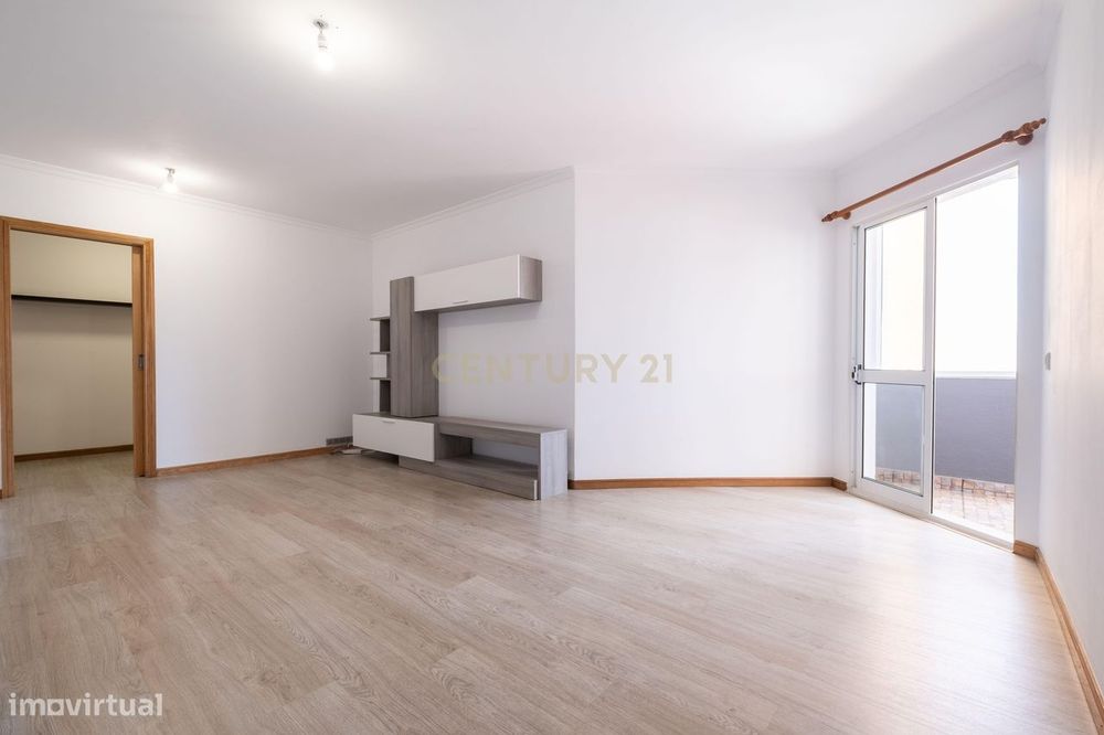 Apartamento T2 para Arrendamento – Centro do Funchal, Ilha da Madeira