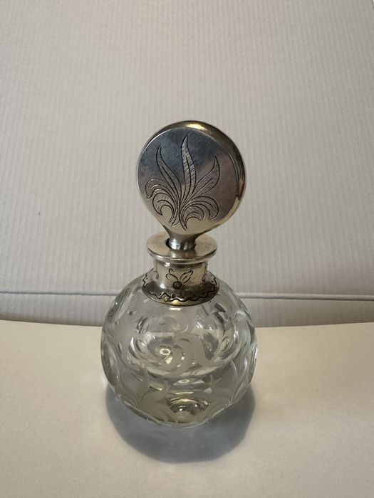 Frasco, vidro e prata