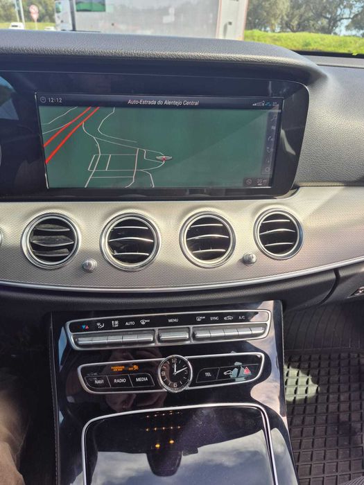 Excelente oportunidade - Mercedes-Benz E220
