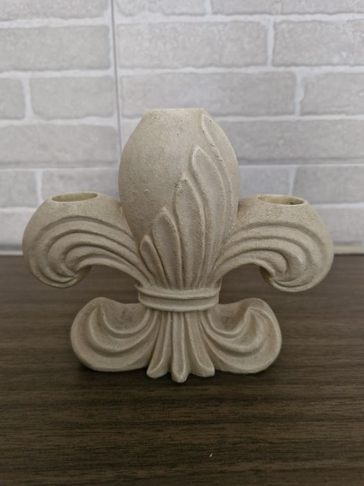 Castiçal em perfeito estado