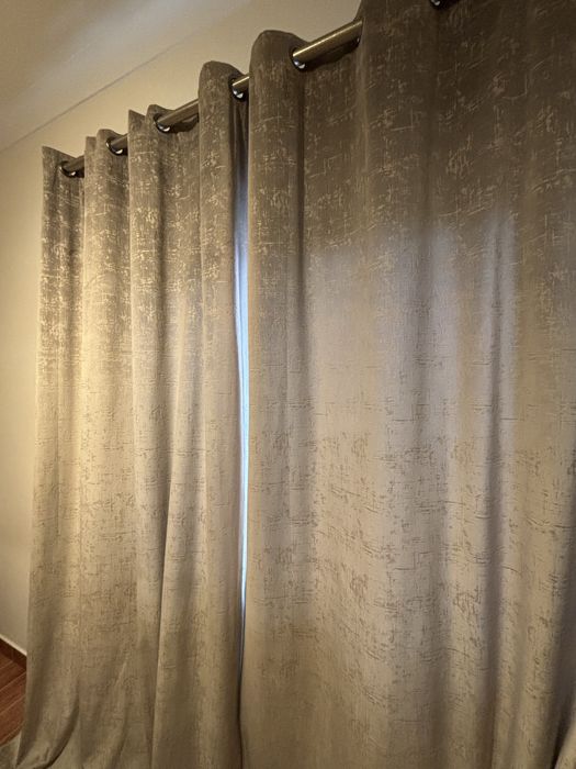 Cortinados cinzentos opacos
