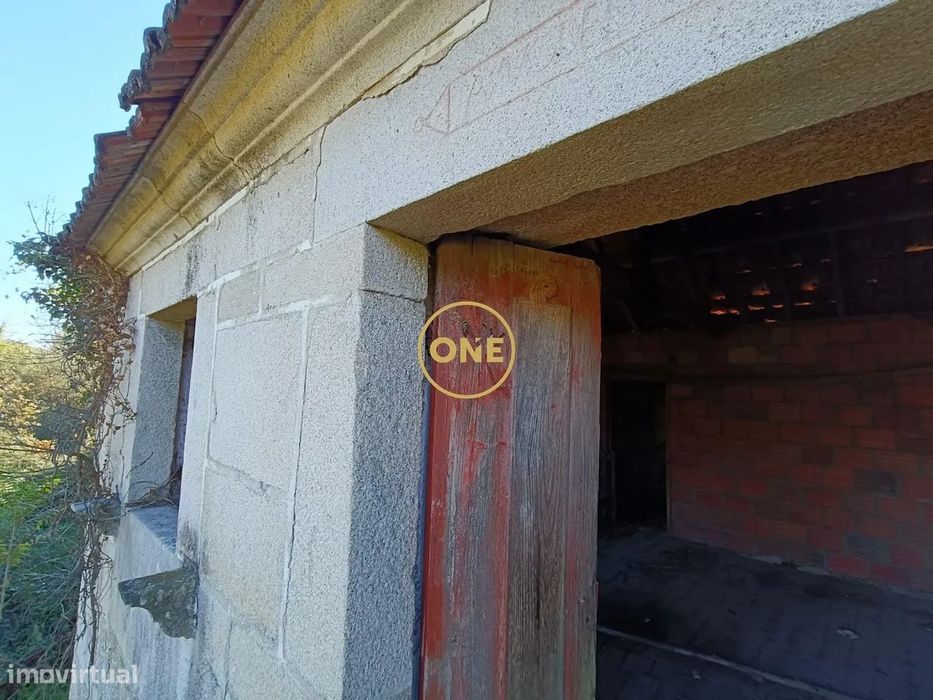 Ruina para reconstrução em Passô, Vila Verde