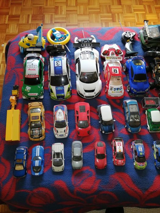 Carros, vários modelos.