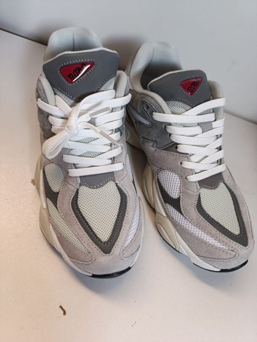 Buty sportowe odcienie szarości