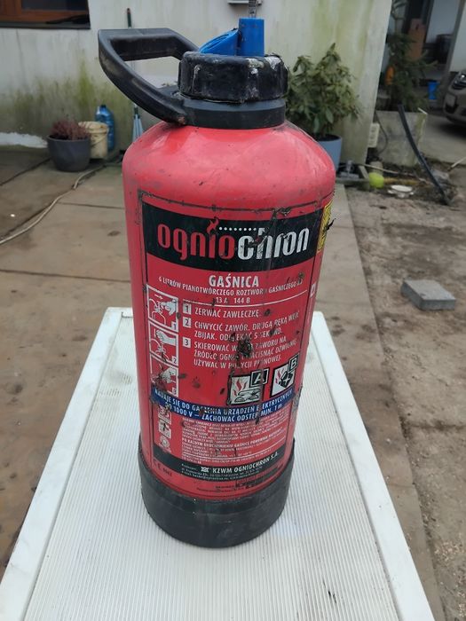 Pusta butla po gaśnicy 6kg ze śrubunkiem zbiornik ciśnieniowy bufor