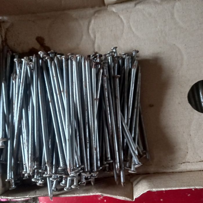 Гвозді нові різних розмірів