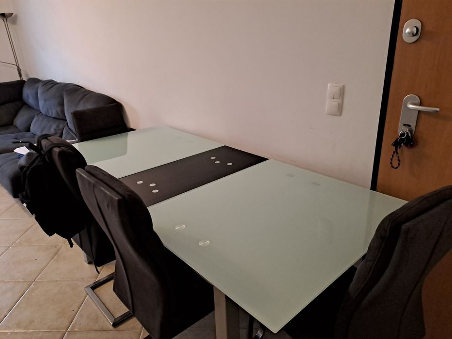 Selling Dining Room Glass Table