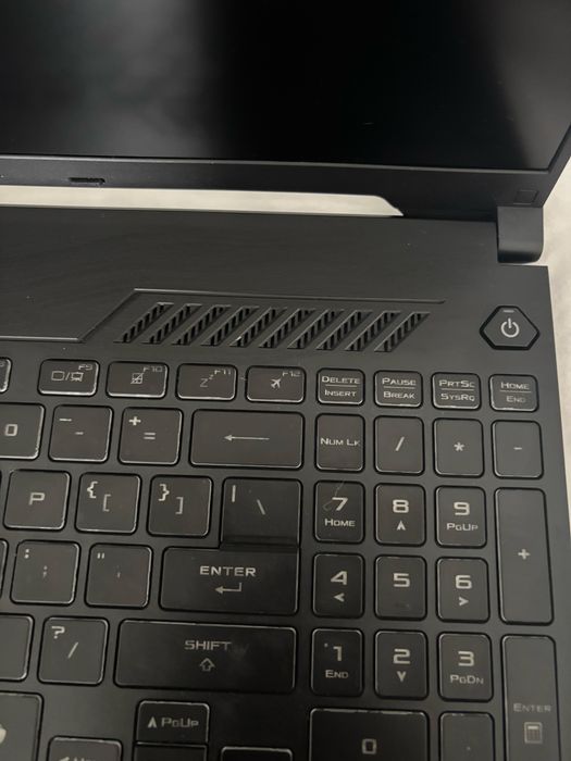 laptop gamingowy ASUS TUF Gaming F16 w bardzo dobrym stanie