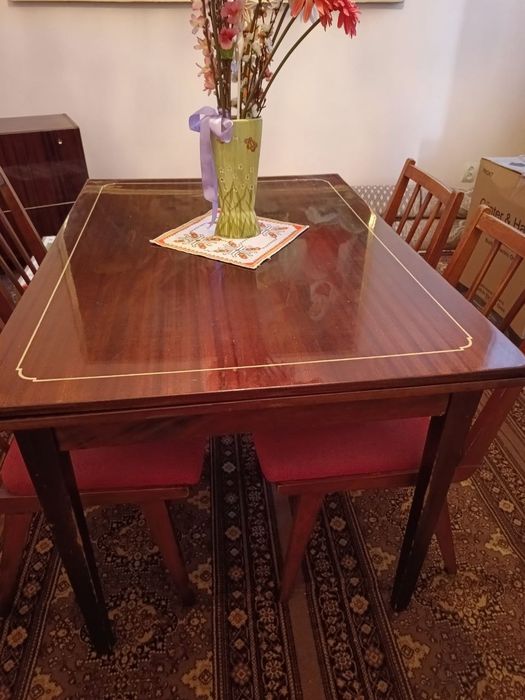 Продається стіл і 4 крісла