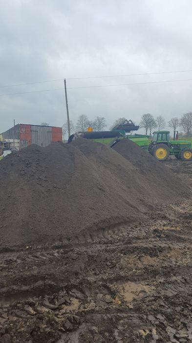Deski betonowe grządki ziemia plytki betonowe