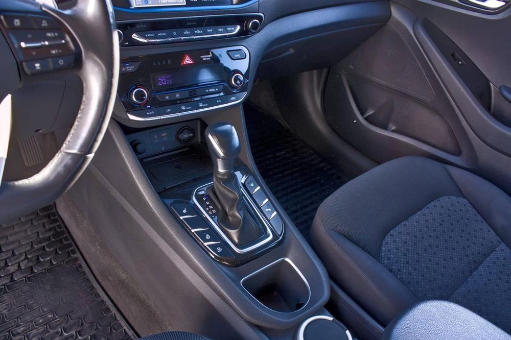 Гібридний Hyundai Ioniq 2017 року з Європи