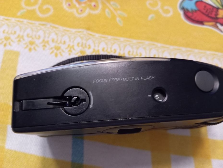 Vendo máquina fotográfica analógica da fugi FZ 5 35mm COMPACT CAMERA