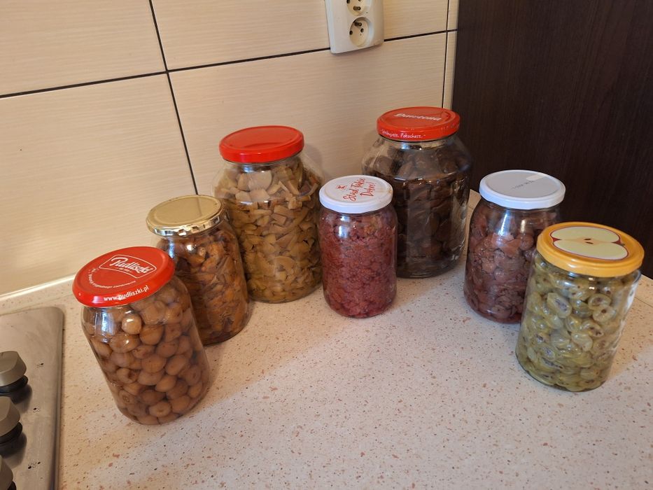 Owoce z nalewki. Malina czereśnia agrest ratafia śliwka brzoskwinia