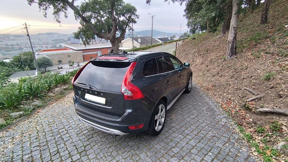 Volvo XC 60 R-DESIGN versão 85 anos