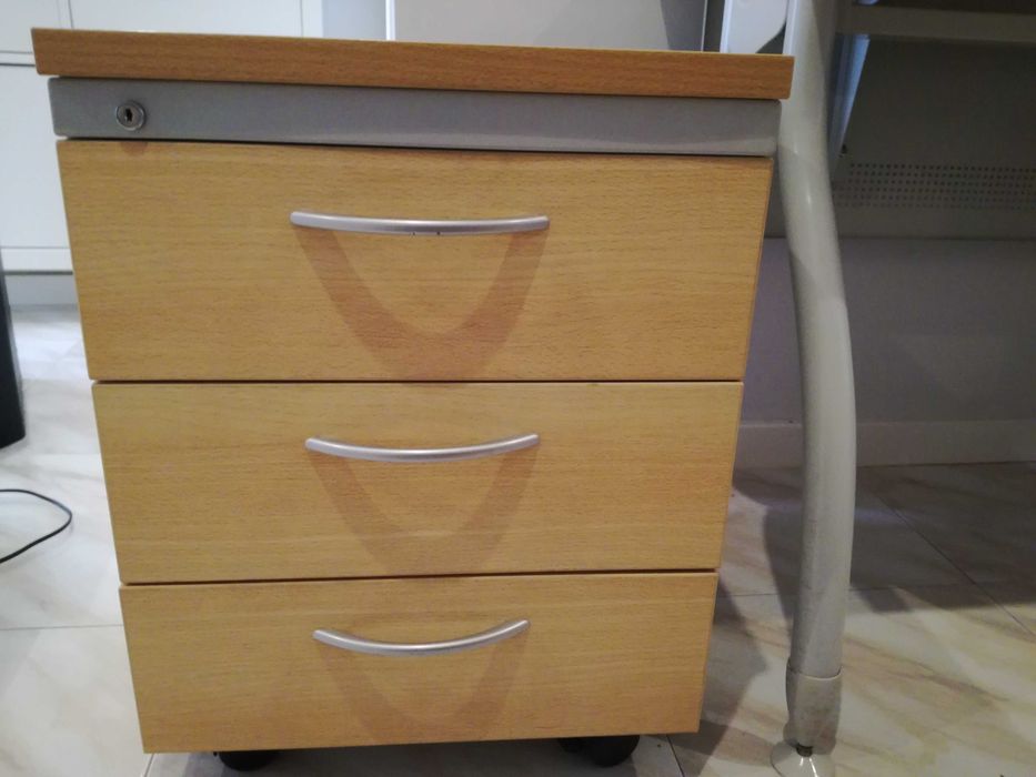 Bloco de Gavetas de madeira clara