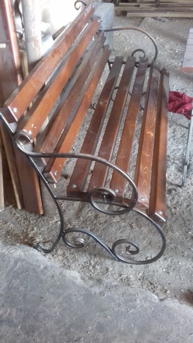 Лавка з кованними елементами