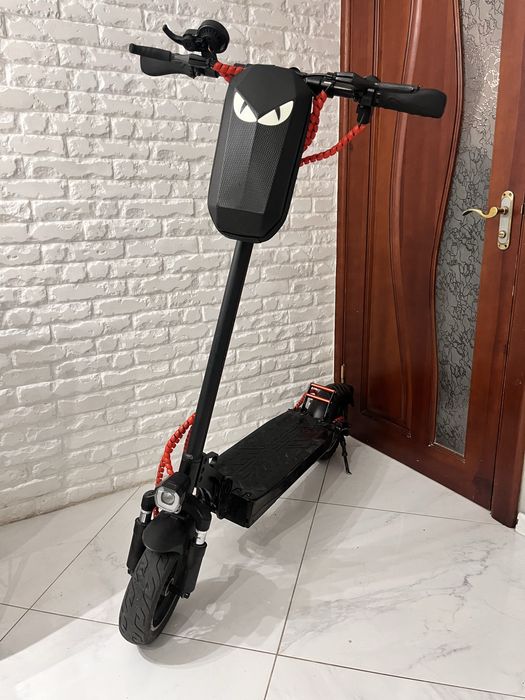 Crosser T4 1000 Вт – швидкий та надійний електросамокат у гарному стані
