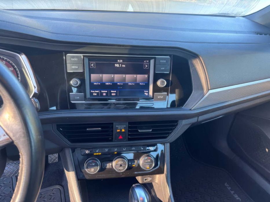 Volkswagen Jetta R-Line      2019