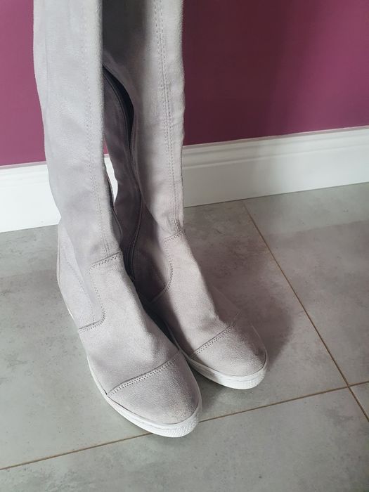 Kozaki za kolano na koturnie