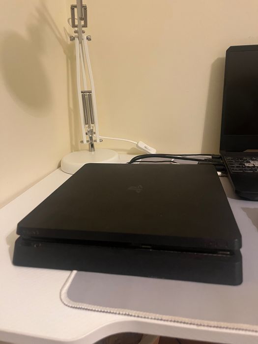 Playstation 4 Slim 1 TB