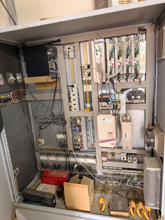 CNC 4 eixos  com agregado de portas weeke