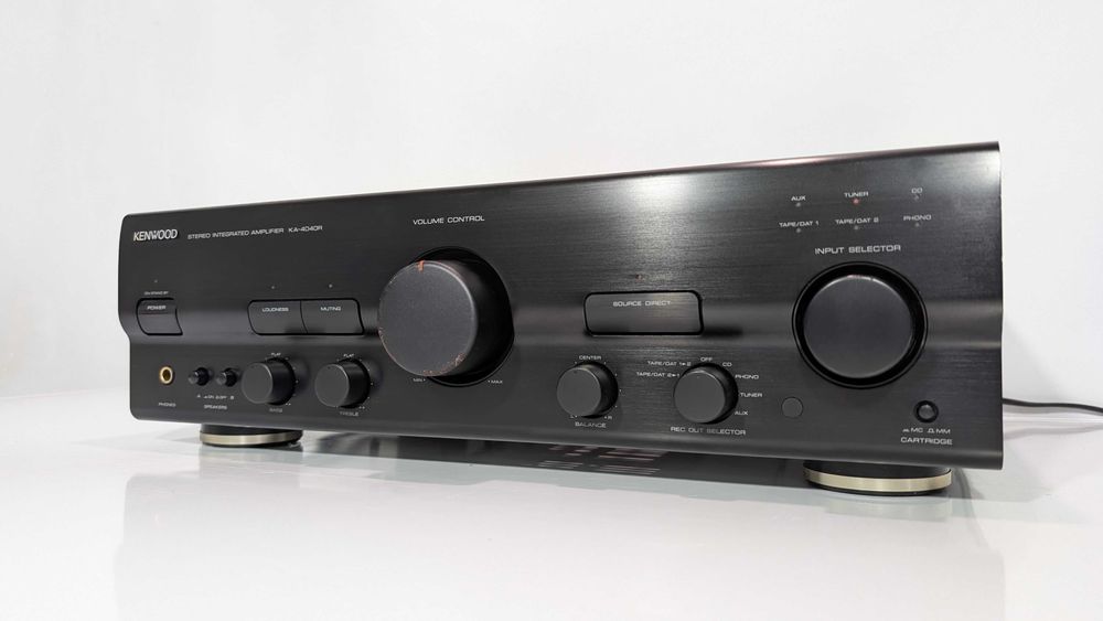 Підсилювач Kenwood KA-4040R, має 90 Вт/канал/ транзисторний/ 4-16 Ом