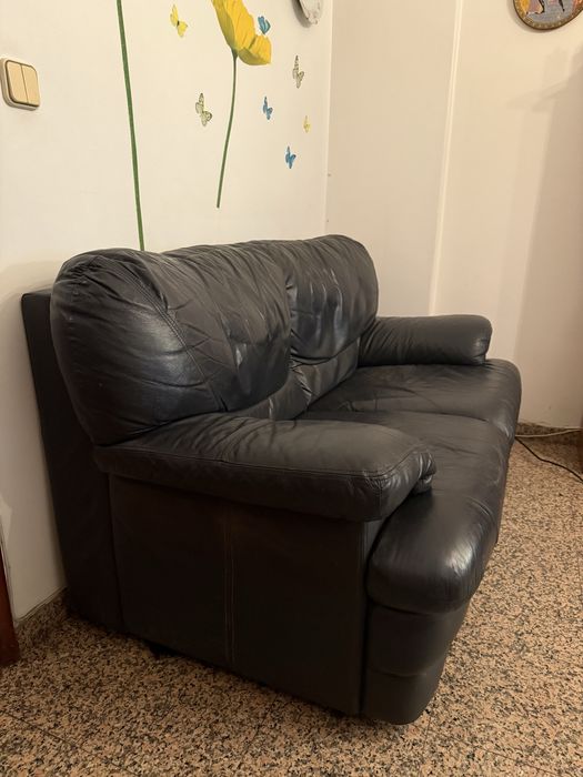 Conjunto de sofás em couro azul escuro