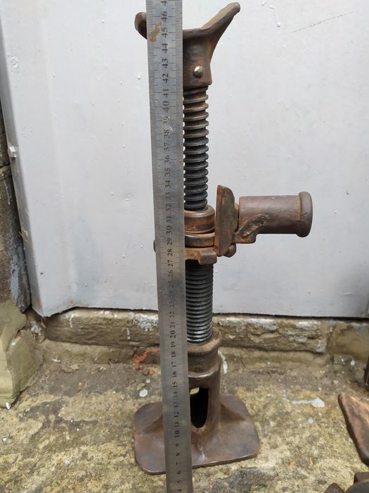 Домкрат Жигули УАЗ Волга ЗИЛ пр-во СССР 0.5 ТН 1 ТН 2 ТН 5 тн