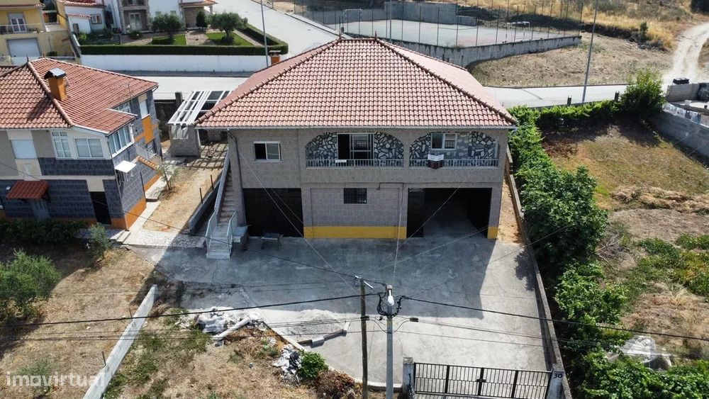 Casa espaçosa de 4 quartos em Samões, Portugal