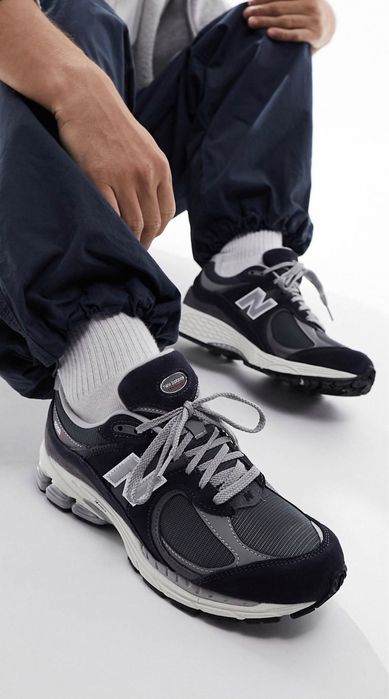 Нові кросівки New Balance 2002, 2002R